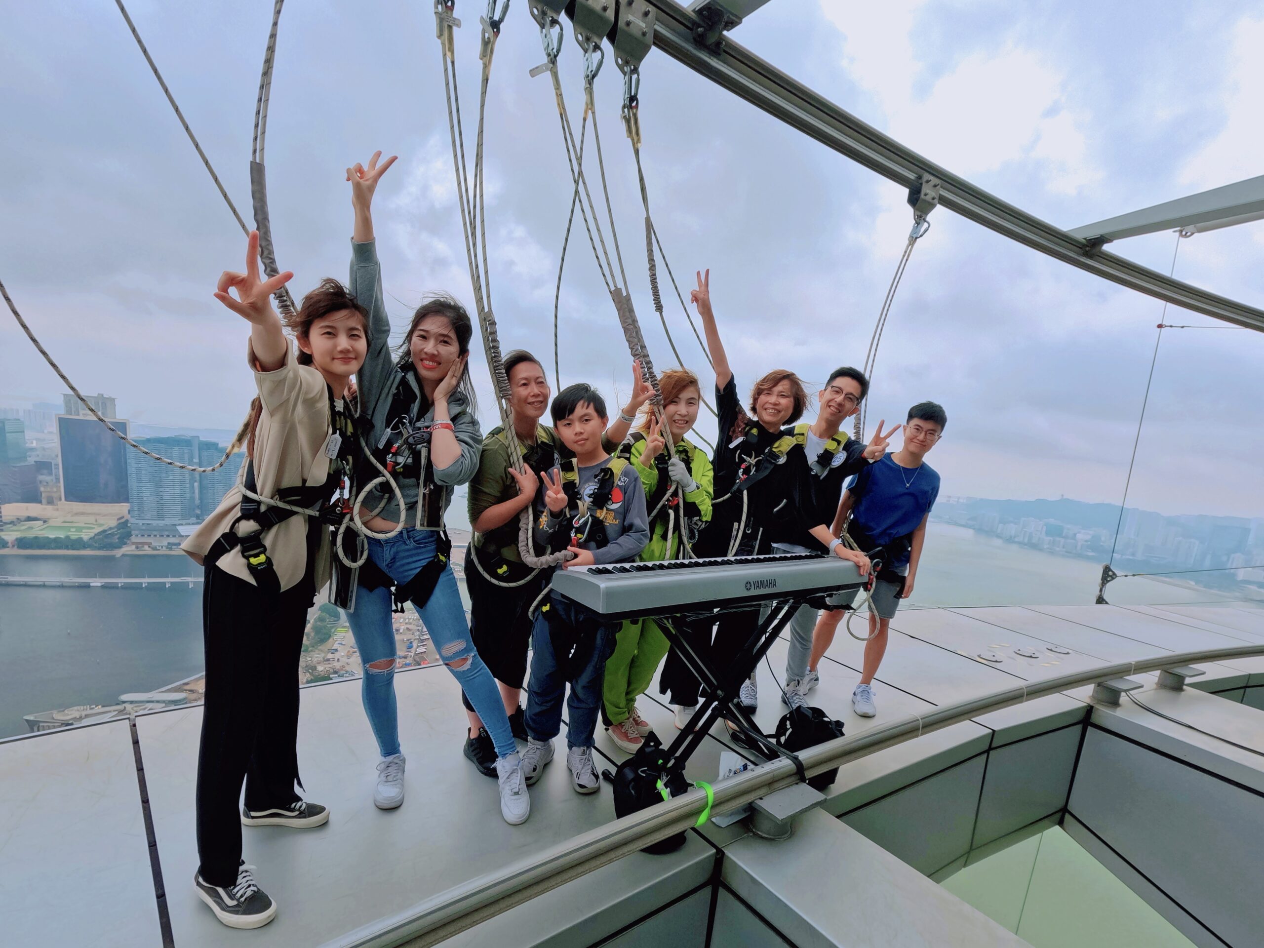 澳門旅遊塔︰澳門回歸25周年音樂盛會 創澳門首個高空彈奏鋼琴記錄