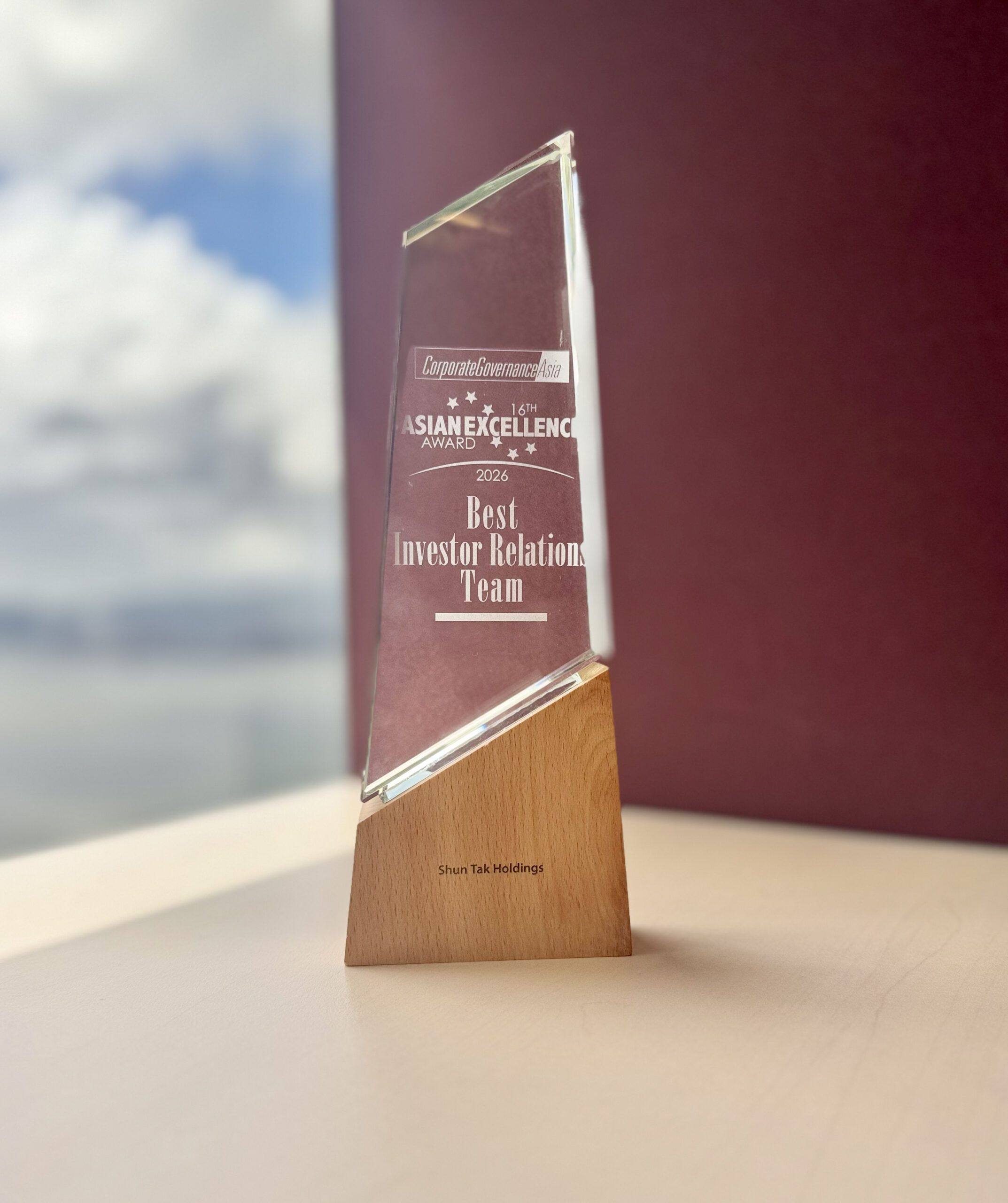 03_Asian Excellence Award_trophy